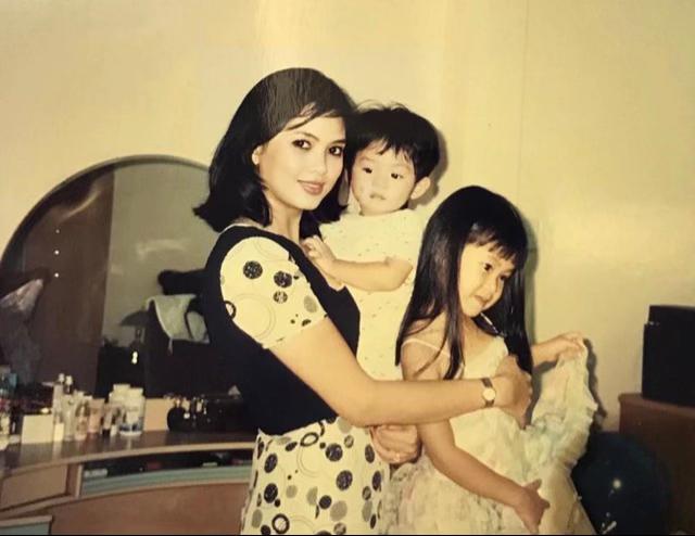 Quá khứ của người phụ nữ khiến tỷ phú Johnathan Hạnh Nguyễn si tình, đi mọi chuyến bay để gặp- Ảnh 6.