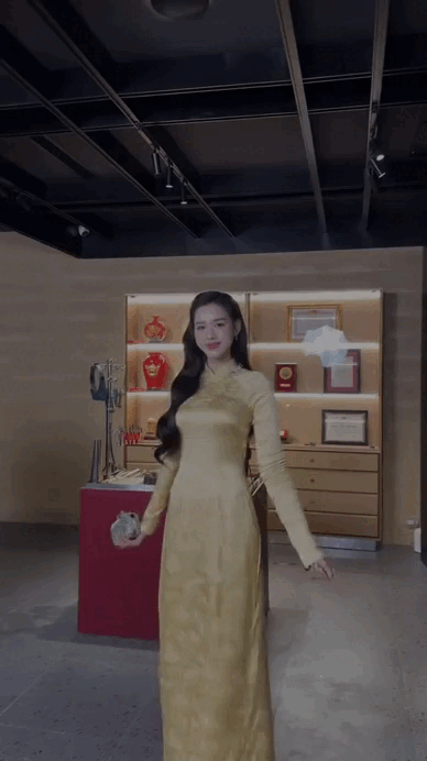 Đỗ Hà diện áo dài, gần 4 triệu người thổn thức: 1 chi tiết phong thủy gây tò mò- Ảnh 4. Đỗ Hà diện áo dài, gần 4 triệu người thổn thức: 1 chi tiết phong thủy gây tò mò- Ảnh 4.