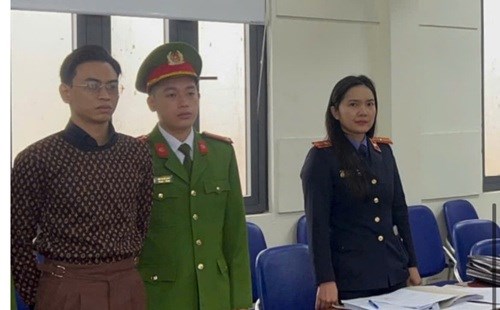 Toàn cảnh vụ "tổng tài" chỉ đạo đánh nhân viên quán cà phê: Từ cái chỉ tay ra lệnh đến vòng lao lý- Ảnh 4. Toàn cảnh vụ "tổng tài" chỉ đạo đánh nhân viên quán cà phê: Từ cái chỉ tay ra lệnh đến vòng lao lý- Ảnh 4.