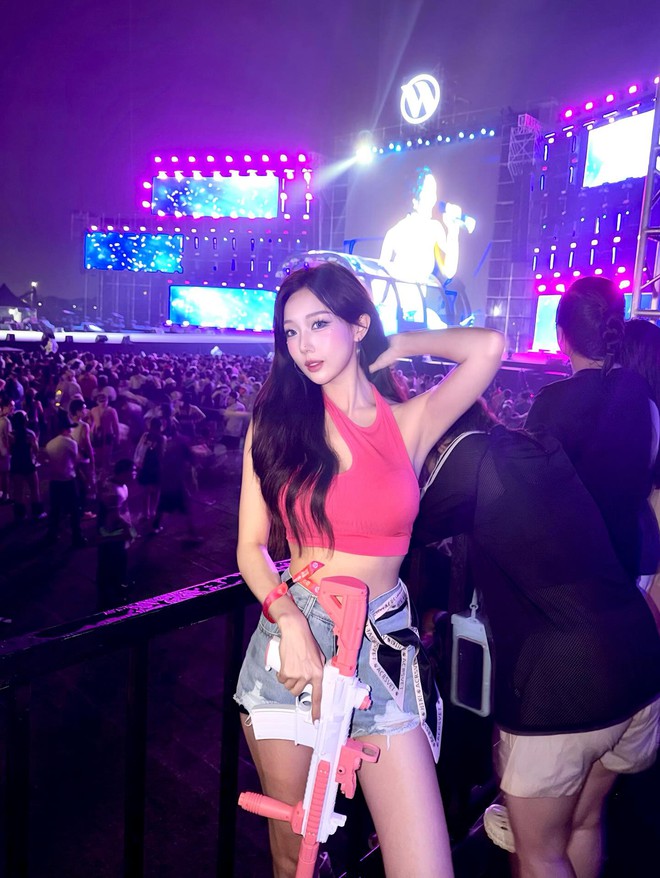 Hot girl Đảo Thiên Đường Hot girl Đảo Thiên Đường