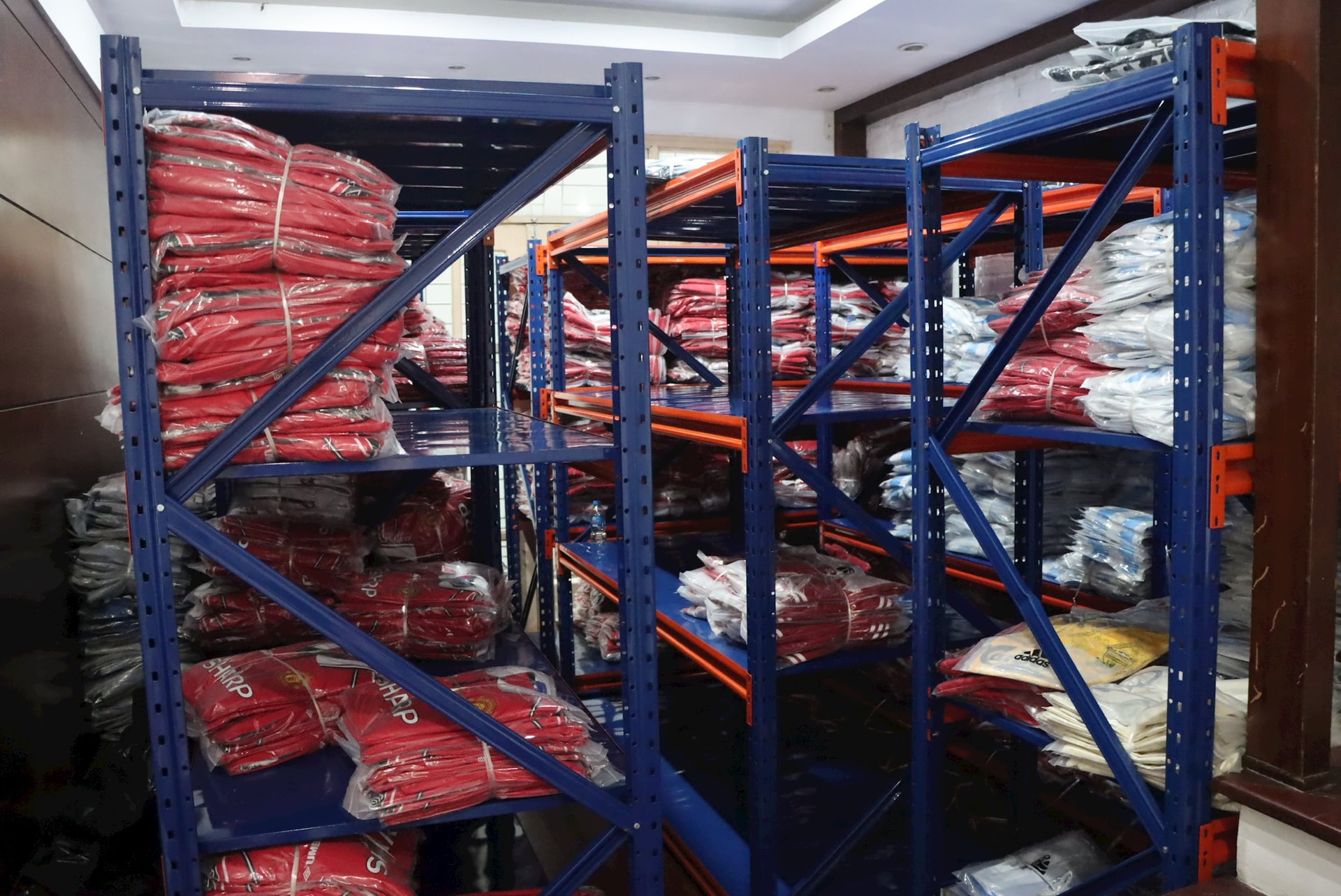 Phát hiện kho hàng giả tại Hà Nội, do Dương Tấn Rine làm chủ- Ảnh 1.