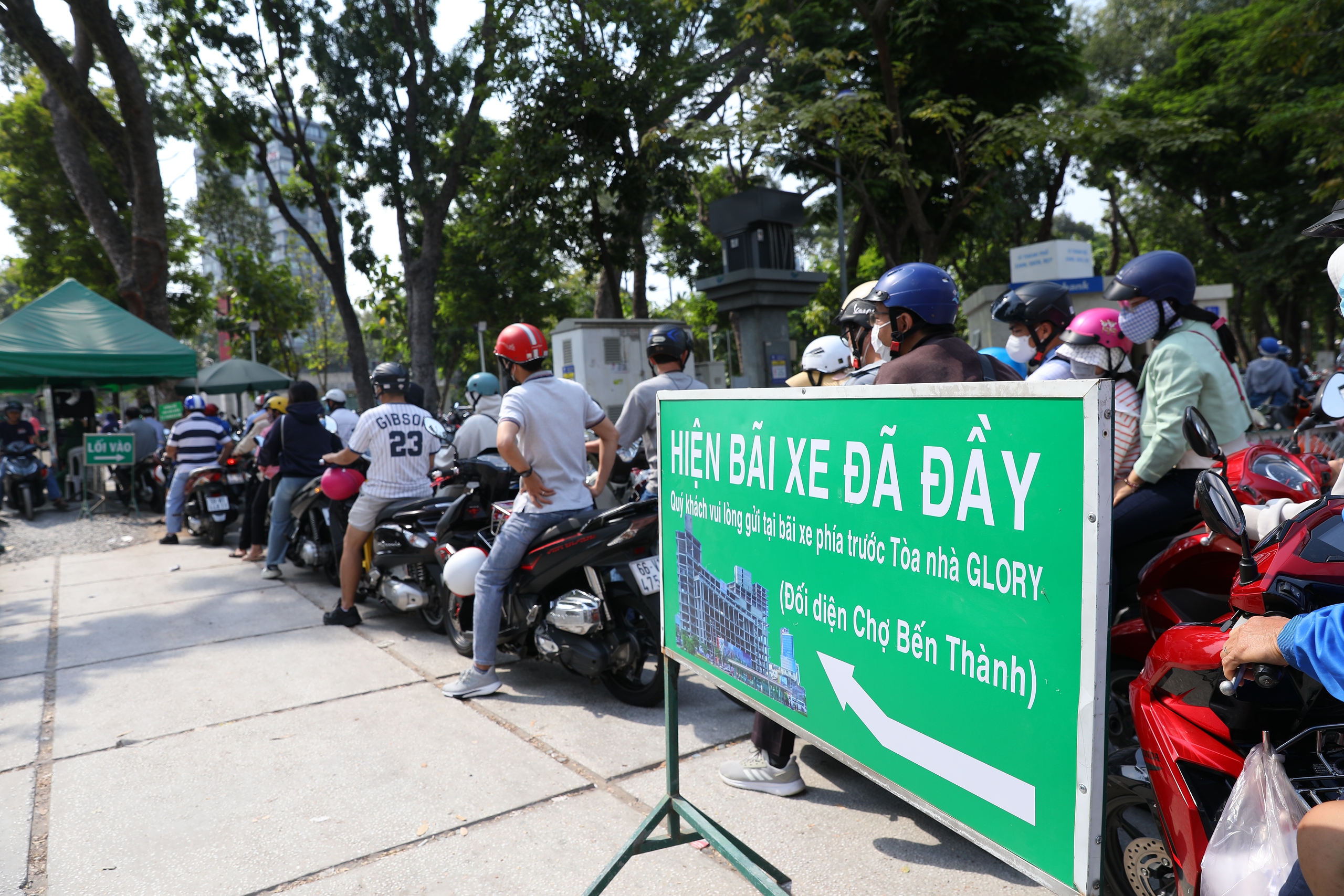 Cảnh tượng "ngộp thở" ở metro số 1 những ngày Tết: Chen chân 2 tiếng chưa lên được tàu- Ảnh 13.