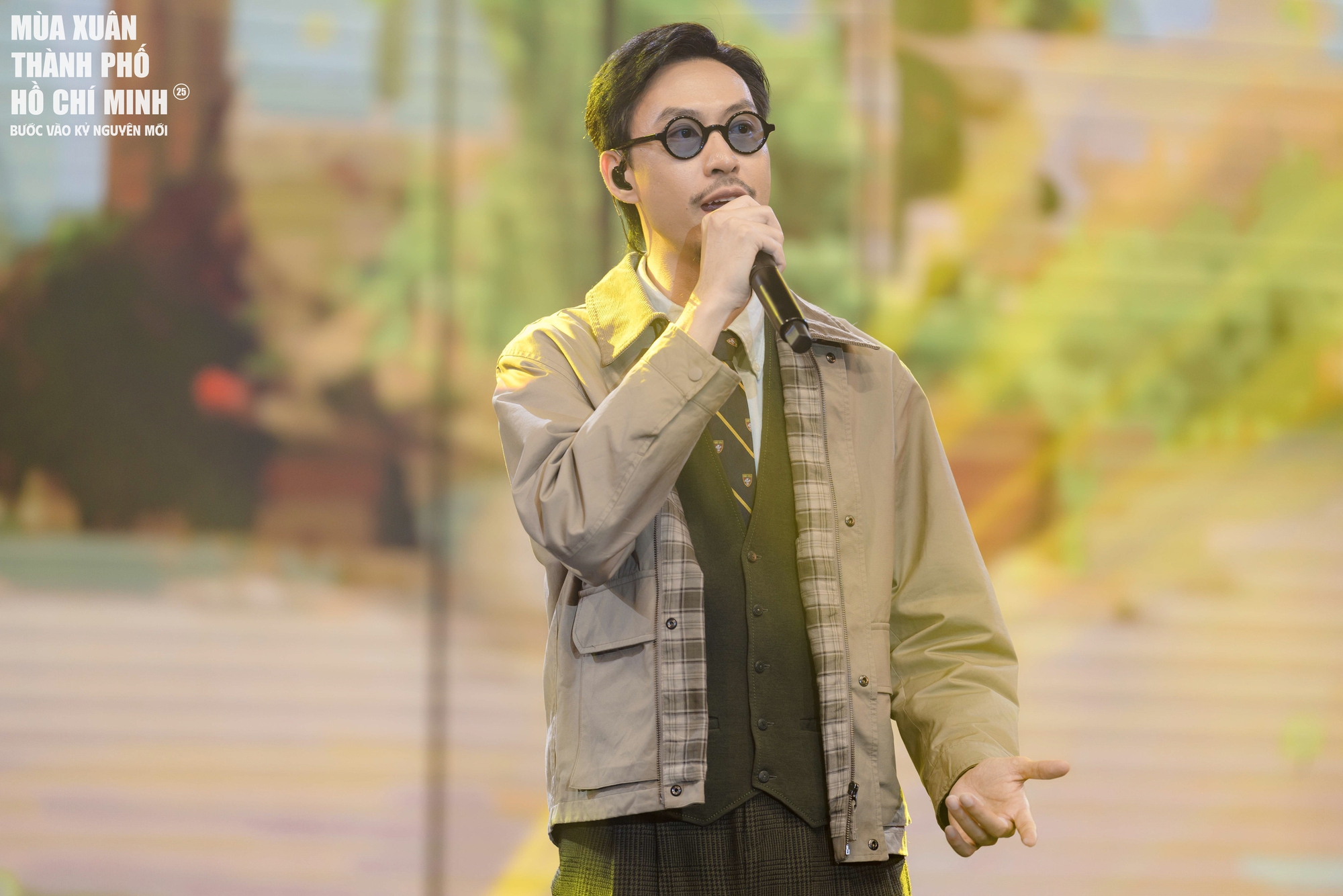 Rapper Đen mang "Vị nhà" đến sân khấu Mùa Xuân TP.HCM- Ảnh 1.