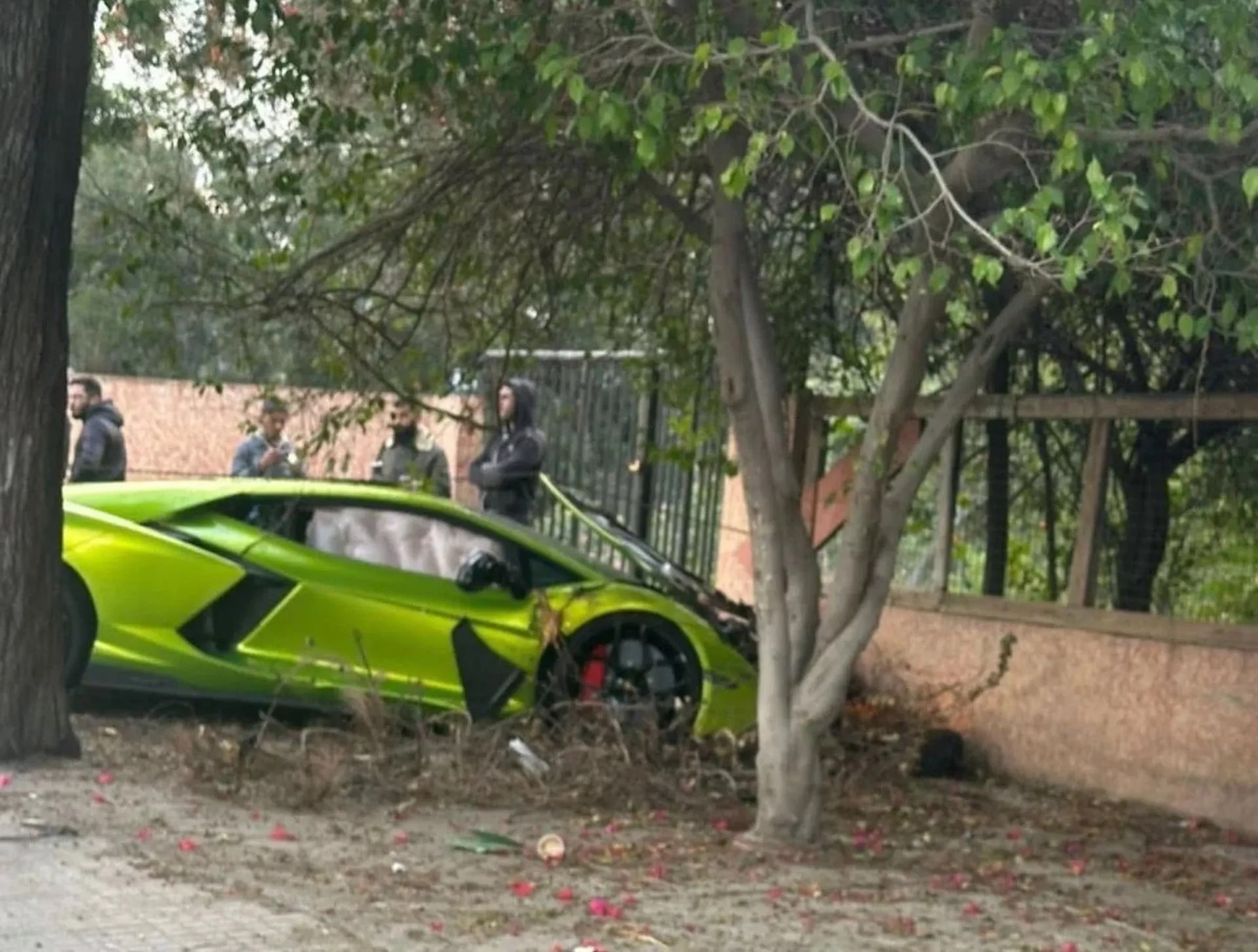 Kỹ thuật viên gây tai nạn cho siêu xe Lamborghini Revuelto trong ngày bàn giao đến khách hàng- Ảnh 1.