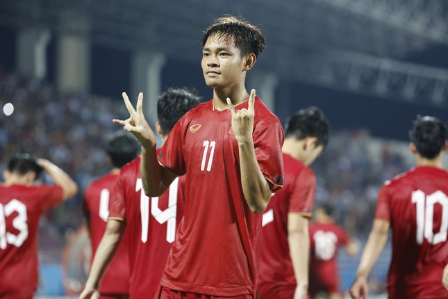 HLV Kim Sang-sik gặp thuận lợi tại SEA Games nhờ “món quà” của ông Troussier- Ảnh 2.