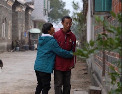 Bỏ theo người khác suốt 26 năm mong đổi đời, ngày về tìm con với hai bàn tay trắng người phụ nữ đối diện với 1 bi kịch- Ảnh 4.