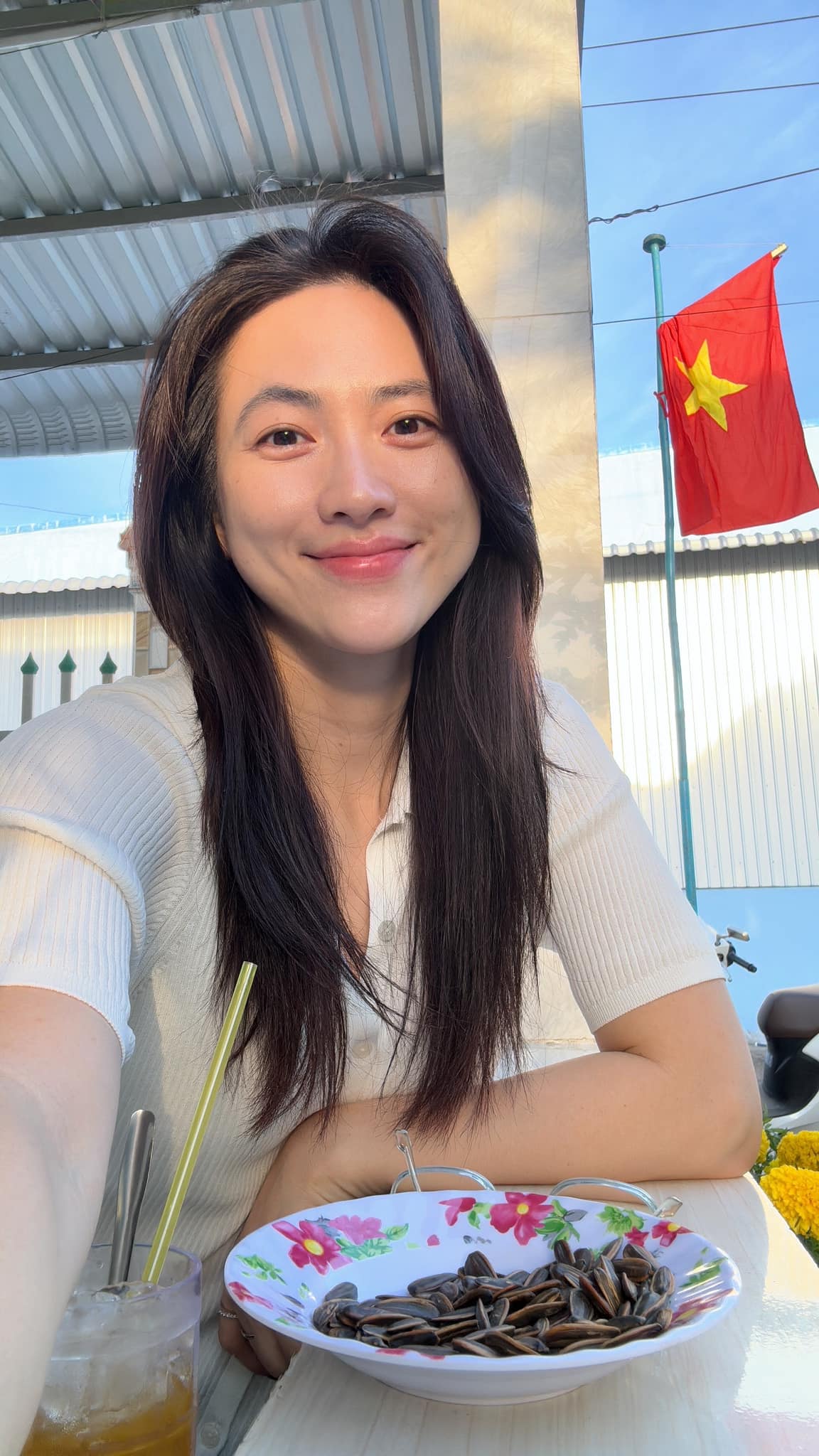 Không biết nữ chính phim Mai Tết này ở đâu nhưng 3 tấm ảnh selfie vội làm nhiều người sững sờ- Ảnh 3.