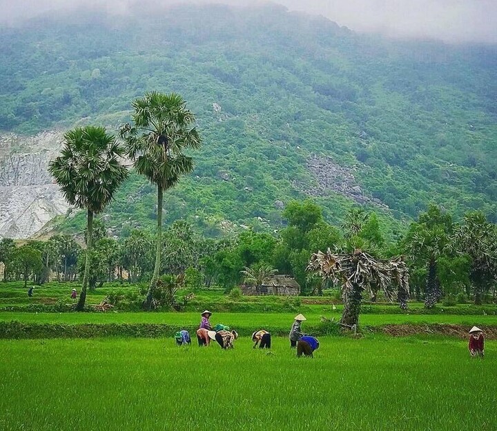 Những ngọn núi nổi tiếng thuộc dãy Thất Sơn- Ảnh 1.