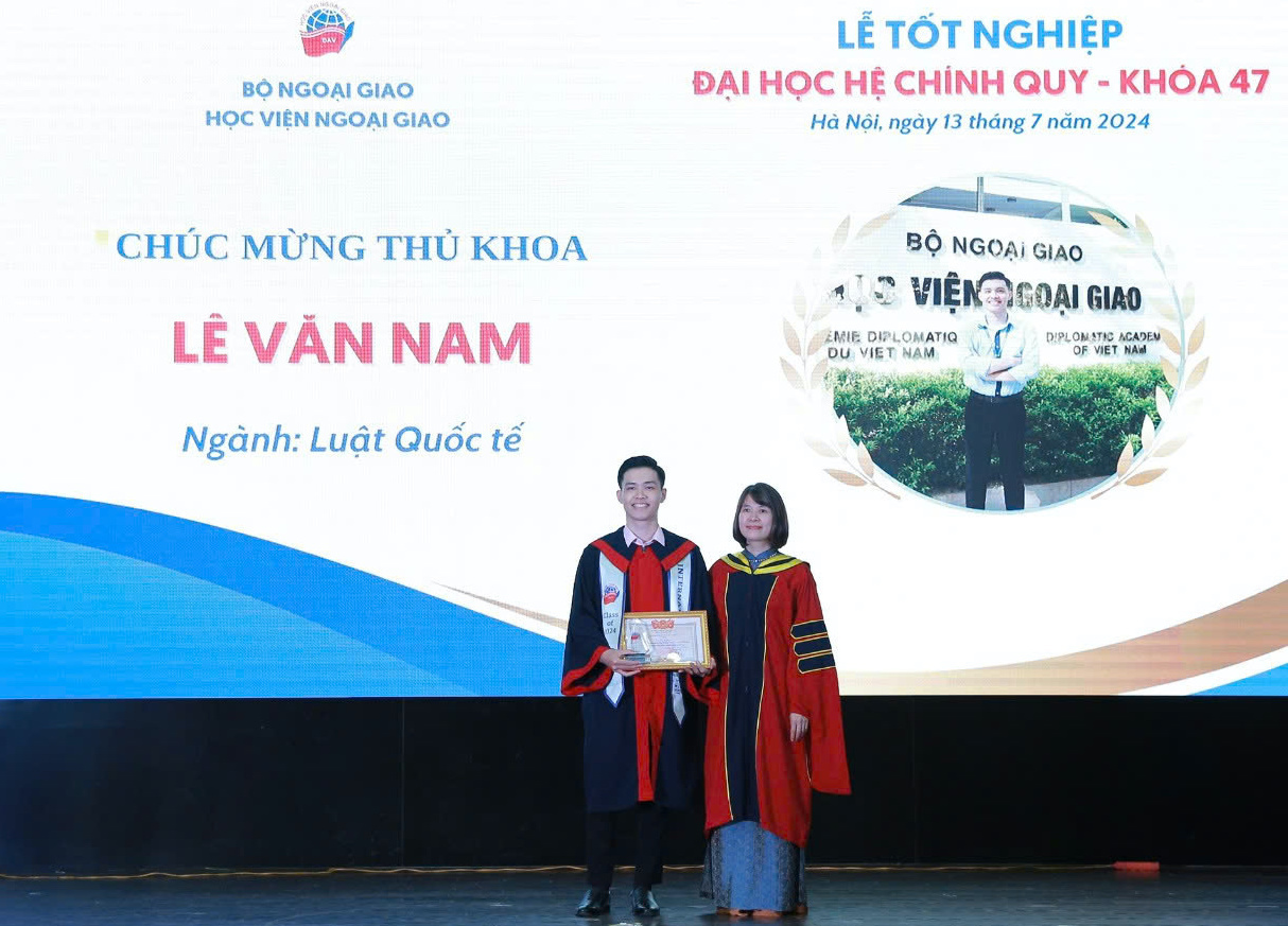 Thủ khoa Học viện Ngoại giao viết đơn xin nhập ngũ- Ảnh 1.