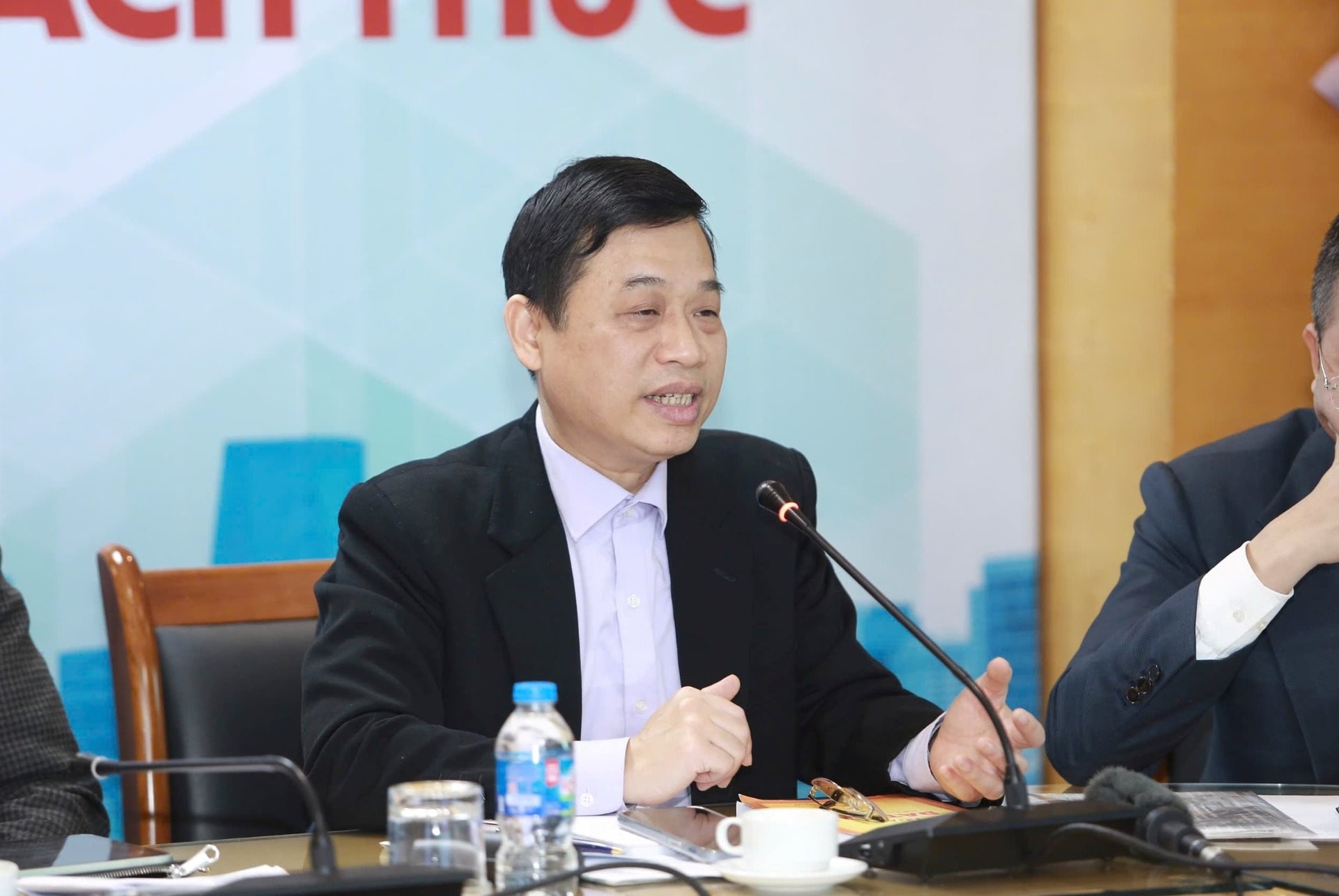 "Người thu nhập thấp n&ecirc;n tranh thủ mua nh&agrave; xa trung t&acirc;m khoảng 15-20km ở thời điểm hiện tại"- Ảnh 1.
