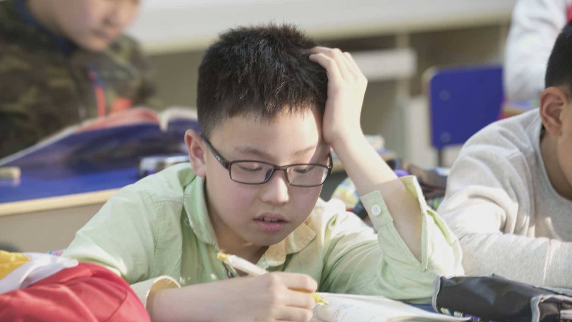 "Nơi nào chỉ vào mà không ra?" - Học sinh lớp 1 trả lời 2 chữ khiến netizen rùng mình, giáo viên thì lắc đầu: Cả đời chưa thấy trường hợp này!- Ảnh 2.