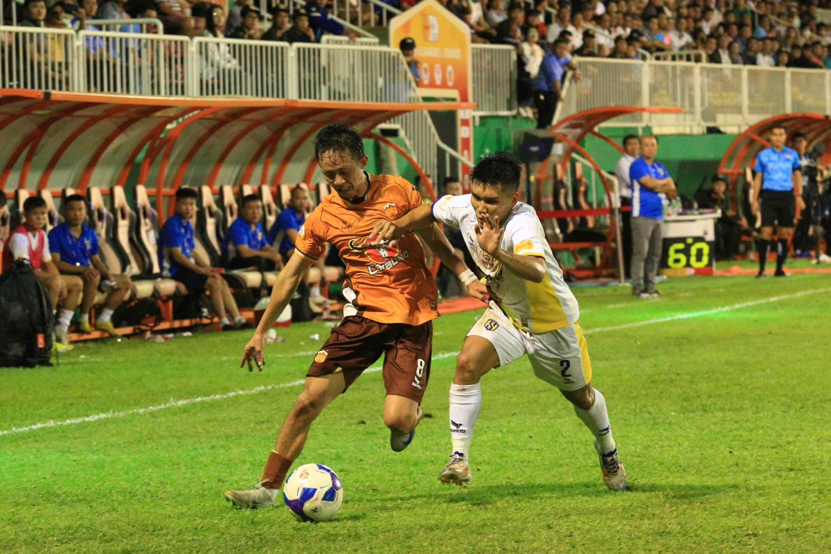 8 cầu thủ bị cấm thi đấu ở vòng 13 V.League 2024/2025- Ảnh 1.