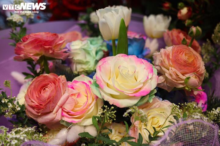 15 triệu đồng một bó hoa hồng ngày Valentine, khách nhà giàu vẫn xuống tiền mua- Ảnh 7.