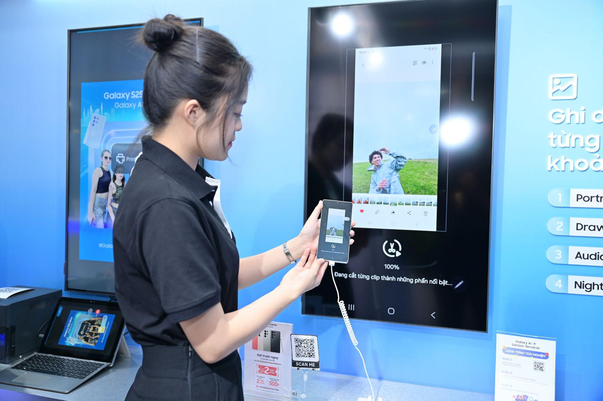 Lạc vào thế giới Galaxy AI tại “thánh địa check in” ga Metro Bến Thành- Ảnh 4.