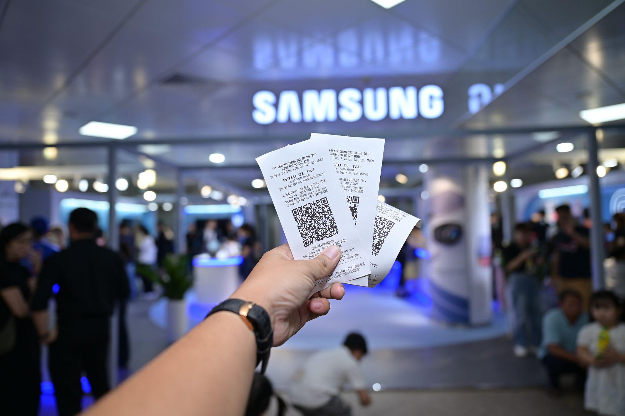 Lạc vào thế giới Galaxy AI tại “thánh địa check in” ga Metro Bến Thành- Ảnh 10.