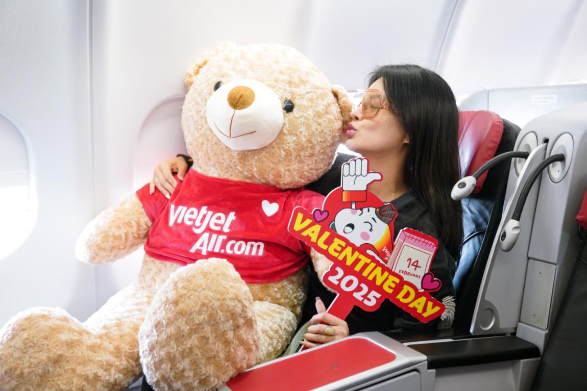 Phi hành đoàn gấu mang Valentine ngọt ngào đến với hành khách bay cùng Vietjet- Ảnh 5.