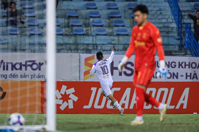 Tại sao Hà Nội FC trao cho Văn Quyết siêu hợp đồng ở tuổi 33?- Ảnh 4.