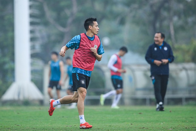 Tại sao Hà Nội FC trao cho Văn Quyết siêu hợp đồng ở tuổi 33?- Ảnh 5.