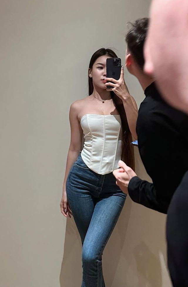 Nàng WAG Yến Xuân lộ dấu hiệu mặt