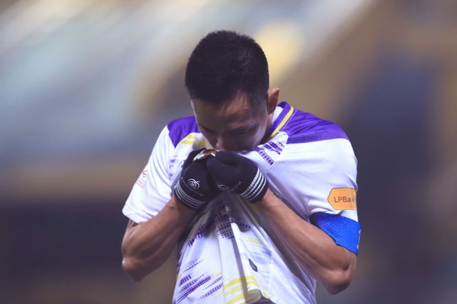 Tại sao Hà Nội FC trao cho Văn Quyết siêu hợp đồng ở tuổi 33?- Ảnh 1.