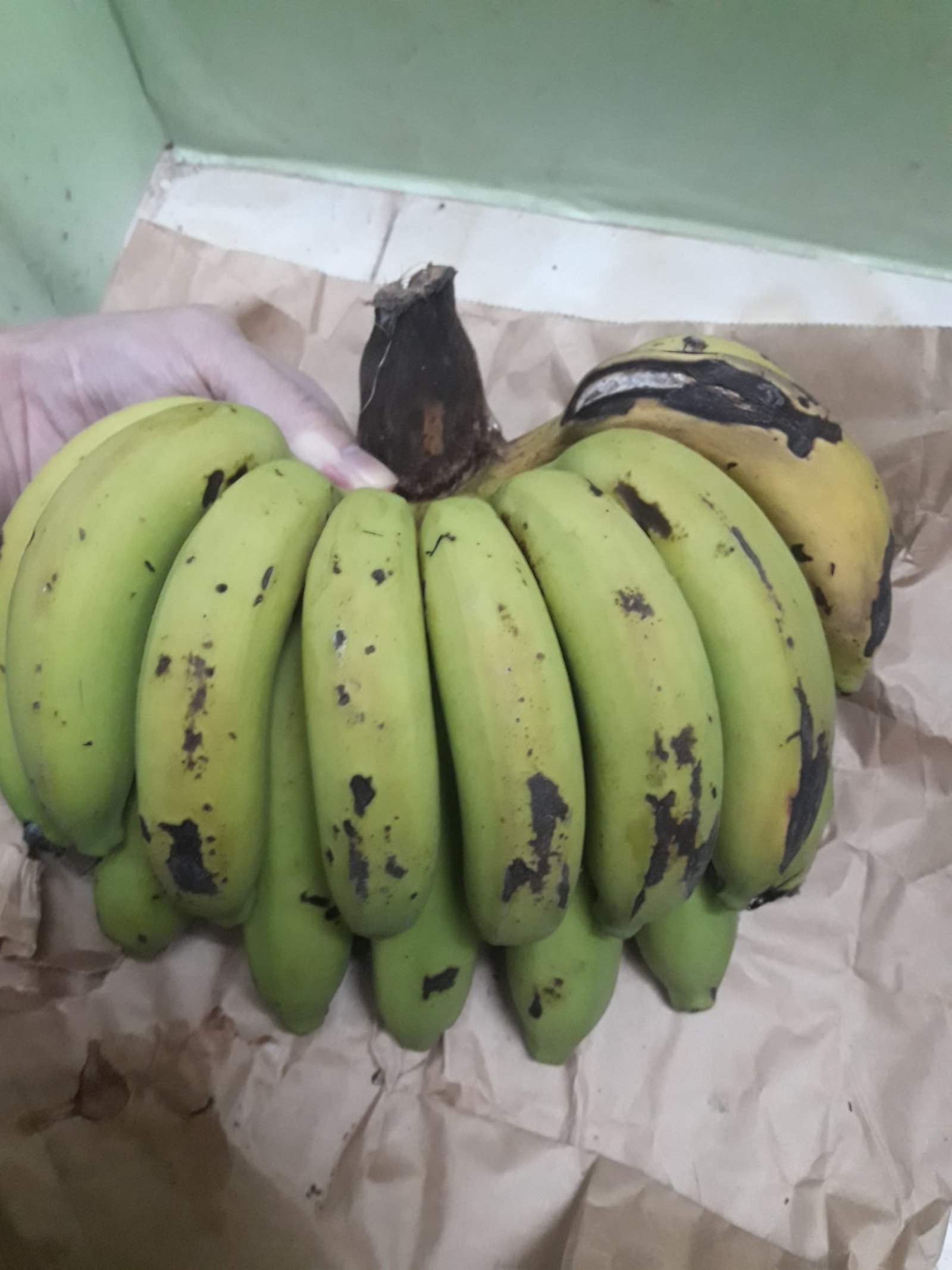 Mua chuối thấy 4 loại như n&agrave;y th&igrave; nhớ quay lưng m&agrave; đi, nhiều người b&aacute;n h&agrave;ng thậm ch&iacute; c&ograve;n kh&ocirc;ng d&aacute;m ăn- Ảnh 2.