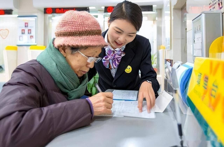 Người phụ nữ gửi tiết kiệm tại ng&acirc;n h&agrave;ng với l&atilde;i suất 13%/năm, 27 năm sau đến r&uacute;t 154 triệu đồng th&igrave; được th&ocirc;ng b&aacute;o: &ldquo;Ch&uacute;ng t&ocirc;i chỉ c&oacute; thể trả cho b&agrave; hơn 10 triệu đồng&rdquo;- Ảnh 1.