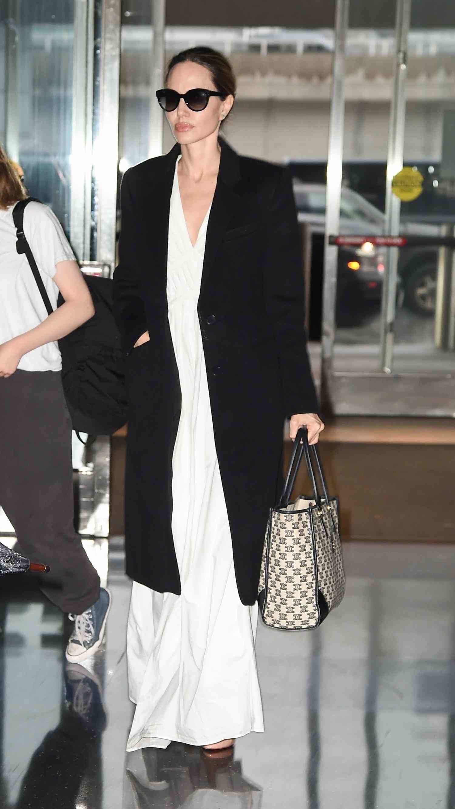 Style "giàu ngầm" của Angelina Jolie: Tinh giản và tinh tế tới từng chi tiết- Ảnh 7.