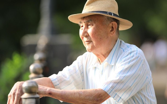 68 tuổi, lương hưu 21 triệu đồng nhưng chỉ nhận được hơn 4 triệu đồng, t&ocirc;i bỗng nhận ra một sai lầm khiến bản th&acirc;n hối hận cả đời- Ảnh 1.