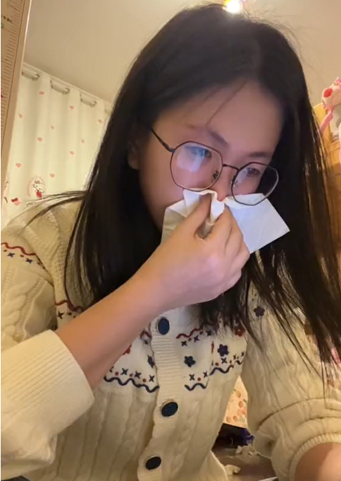 "T&ocirc;i bất ngờ o&agrave; kh&oacute;c v&igrave; 1 cuộc tr&ograve; chuyện với AI": C&acirc;u trả lời của DeepSeek "chấn động" đến mức n&agrave;o m&agrave; khiến cộng đồng mạng cũng rơi lệ, n&oacute;i "được chữa l&agrave;nh"?- Ảnh 1.