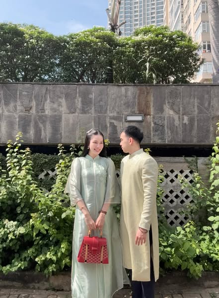 Vũ trụ mỹ nhân Việt nhập đường đua mùng 1 Tết: Thùy Tiên - Thanh Thủy đọ sắc bất phân thắng bại- Ảnh 11. Vũ trụ mỹ nhân Việt nhập đường đua mùng 1 Tết: Thùy Tiên - Thanh Thủy đọ sắc bất phân thắng bại- Ảnh 11.