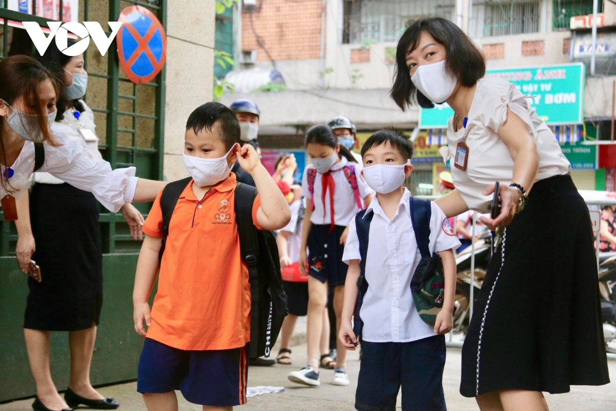 Phụ huynh loay hoay đ&oacute;n con sớm khi Th&ocirc;ng tư 29 c&oacute; hiệu lực, Bộ GD-ĐT n&oacute;i g&igrave;?- Ảnh 2.