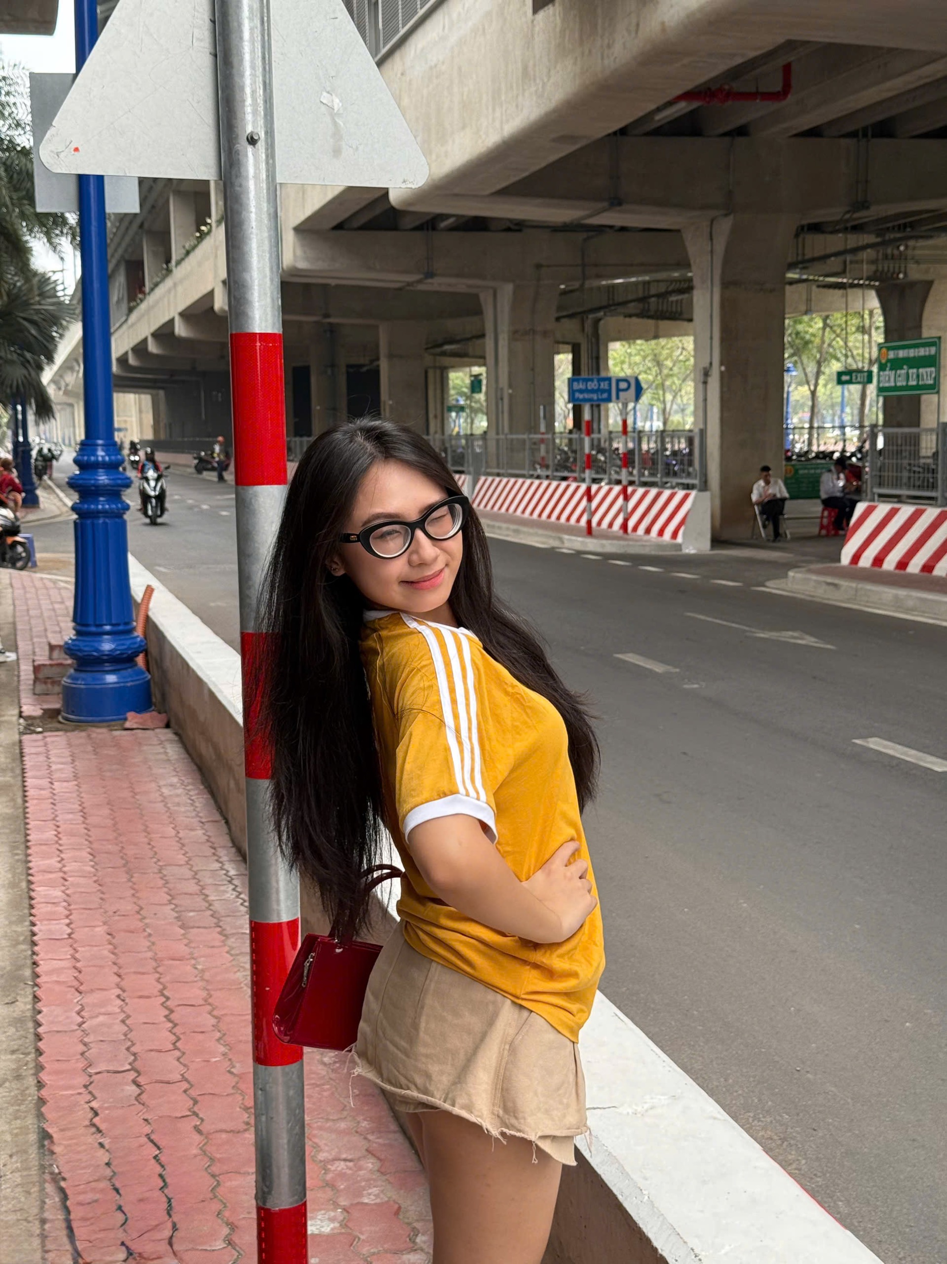 Giới trẻ ngày đêm túc trực bắt trend chụp ảnh tại ga An Phú: "Visual rất Việt Nam nhưng cứ Thái Lan, Nhật - Hàn kiểu gì ấy!"- Ảnh 8.