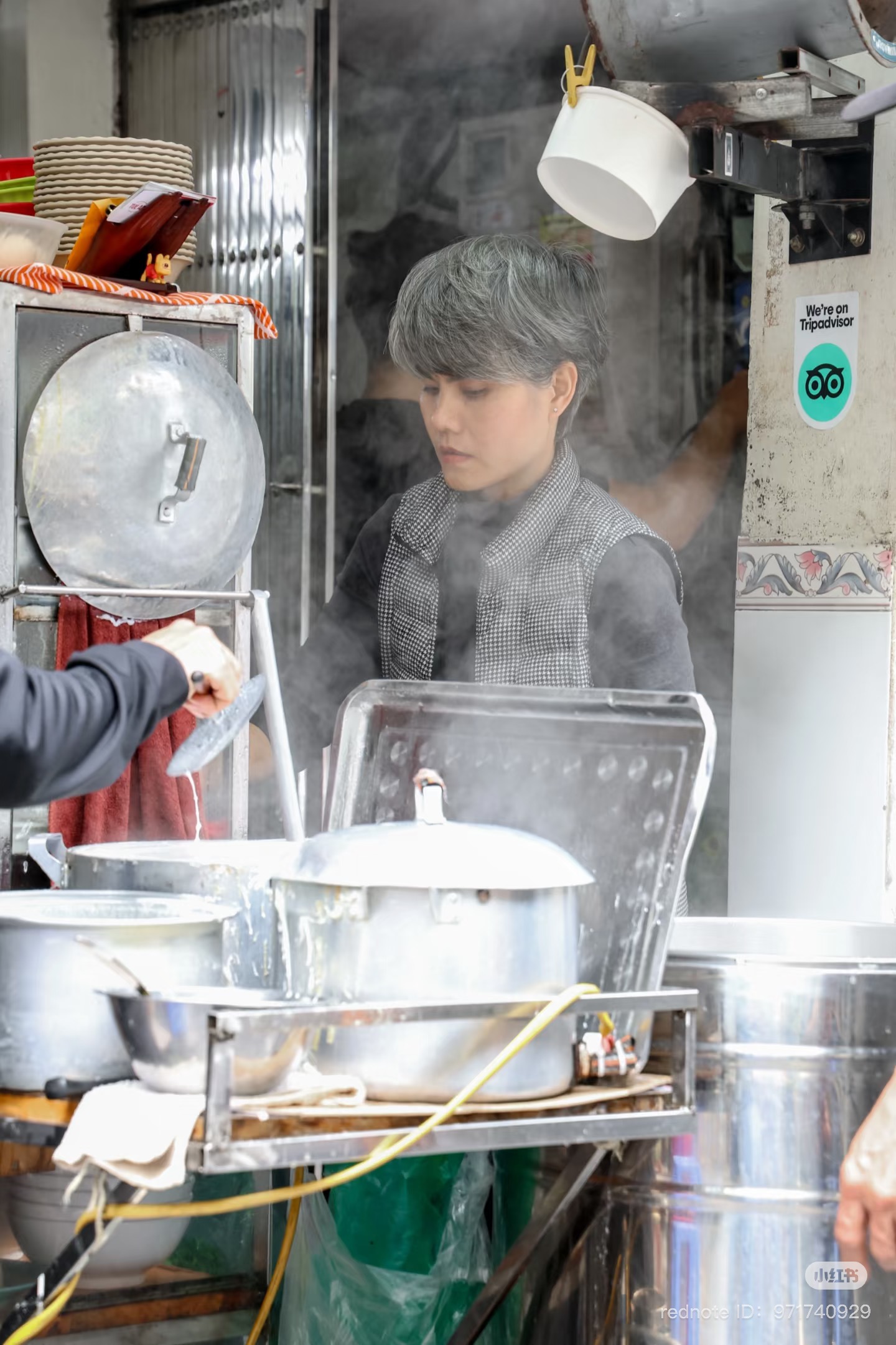 Du khách Trung Quốc bất ngờ phát hiện "Vương Phi bán phở ở Hà Nội", hoá ra cũng là người rất nổi tiếng tại Việt Nam- Ảnh 3.