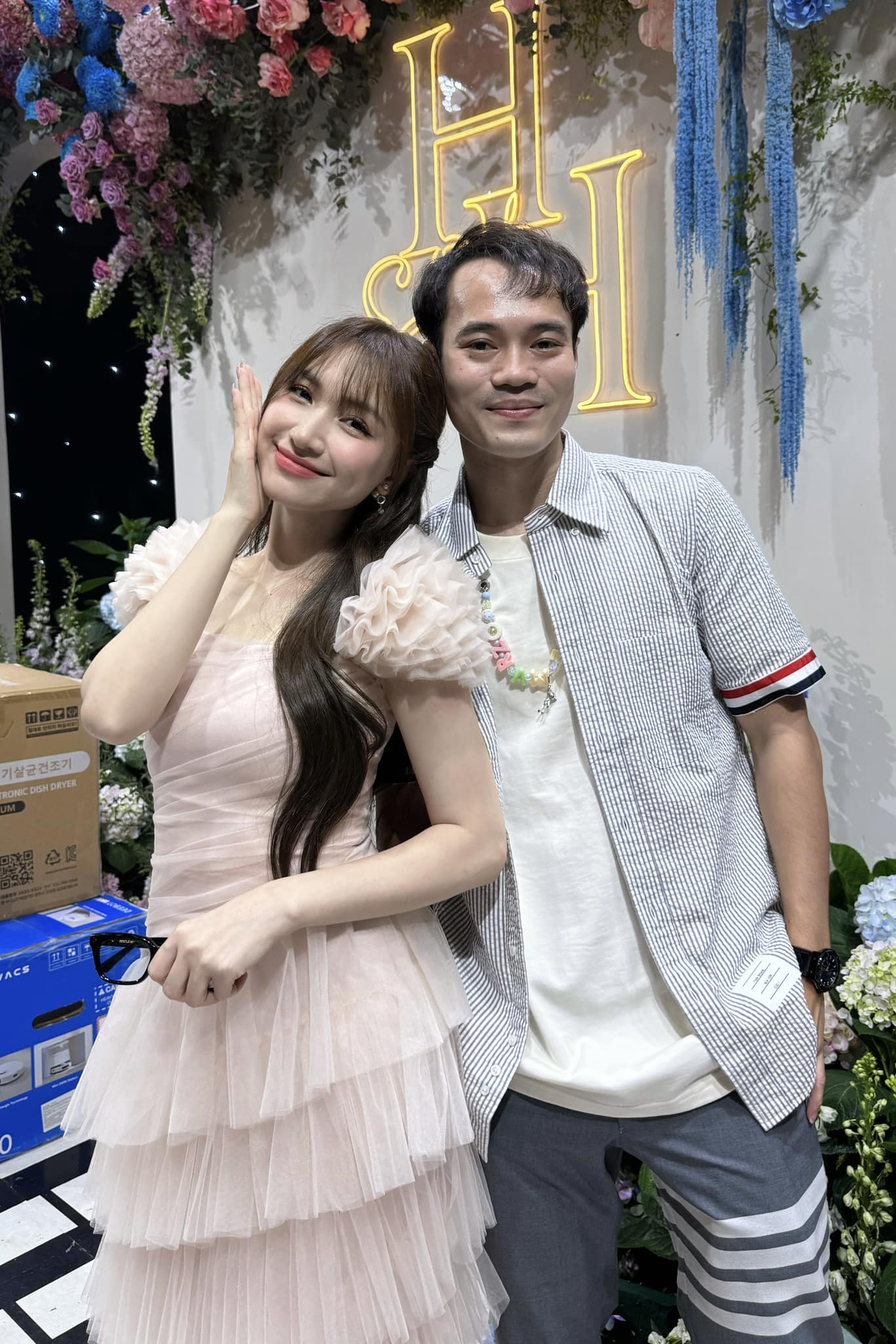 Văn Toàn bất ngờ gọi Hoà Minzy là vợ trên mạng, có chuyện gì đây?- Ảnh 2.