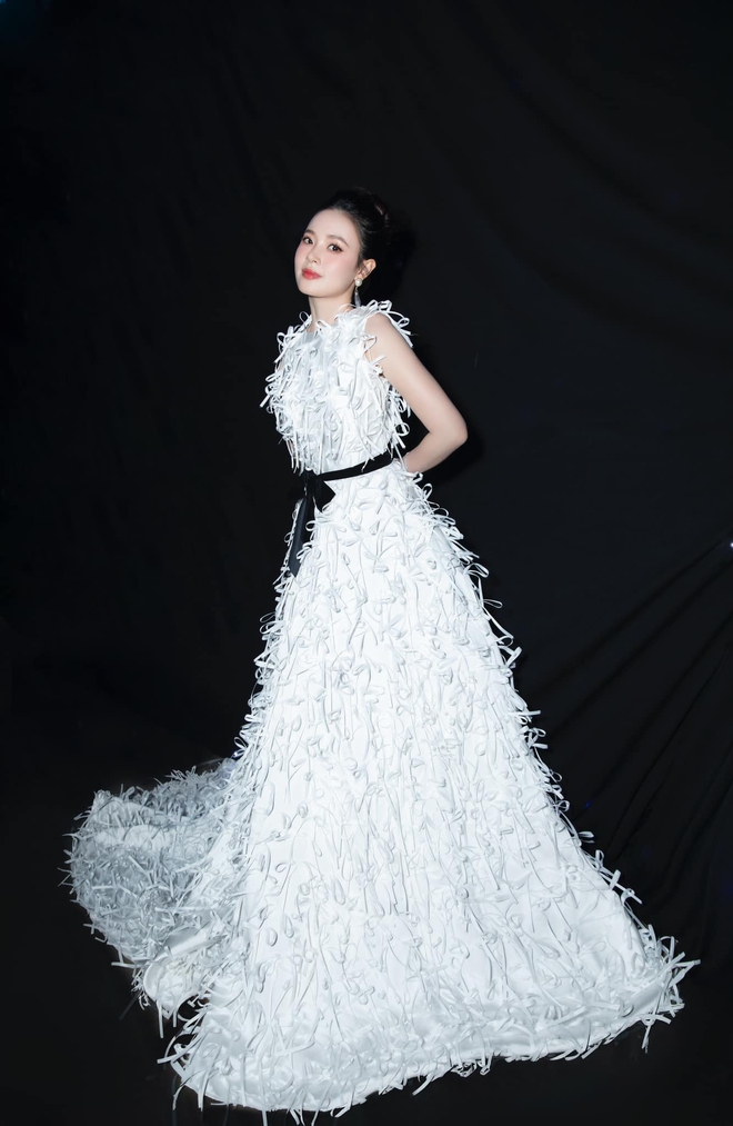 Các cựu hot girl tuổi Tỵ hiện tại: Visual “đóng băng thời gian”, style sang chuẩn phú bà- Ảnh 14. Các cựu hot girl tuổi Tỵ hiện tại: Visual “đóng băng thời gian”, style sang chuẩn phú bà- Ảnh 14.