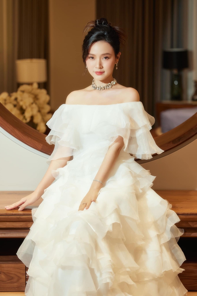 Các cựu hot girl tuổi Tỵ hiện tại: Visual “đóng băng thời gian”, style sang chuẩn phú bà- Ảnh 16. Các cựu hot girl tuổi Tỵ hiện tại: Visual “đóng băng thời gian”, style sang chuẩn phú bà- Ảnh 16.