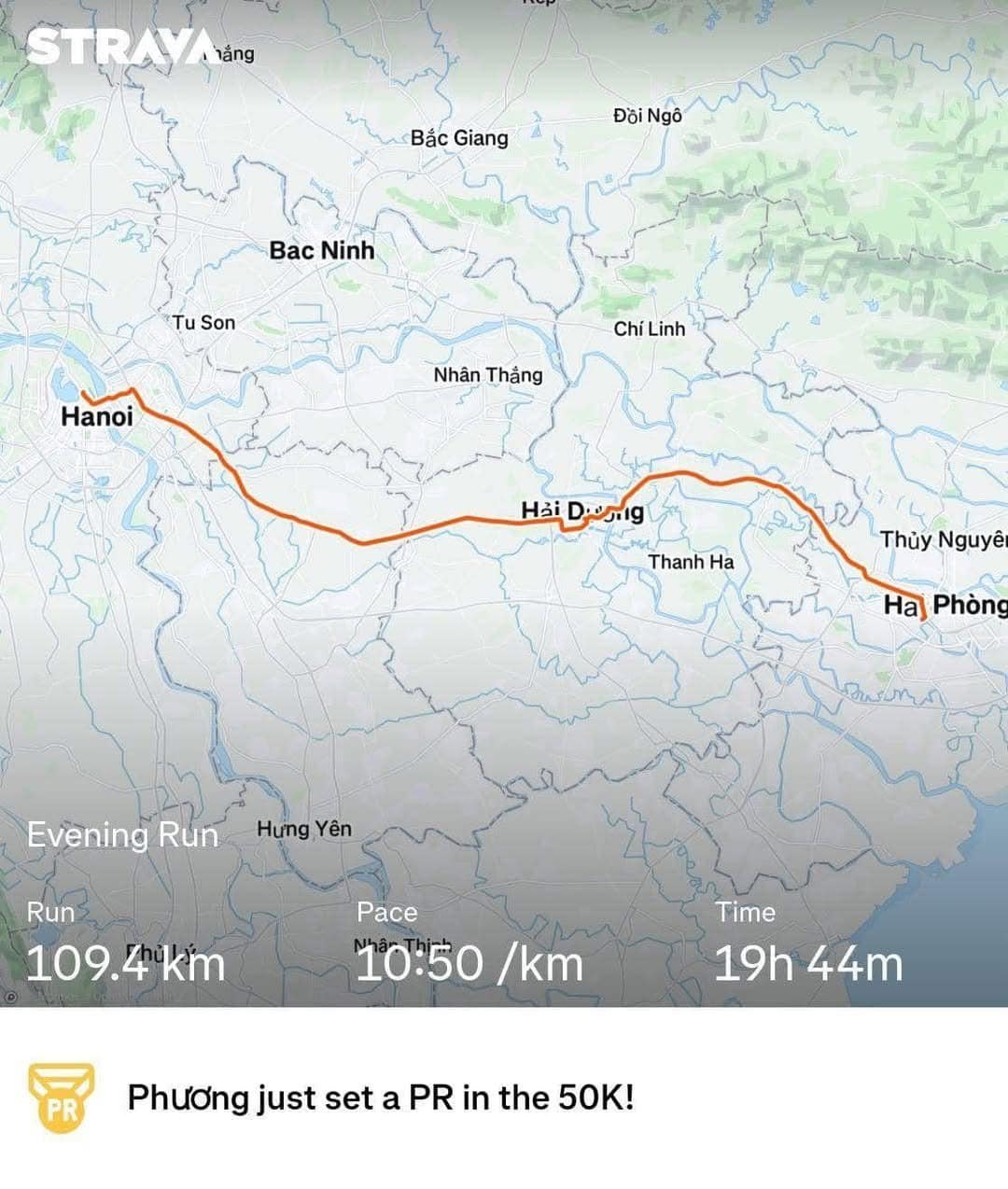 Độc lạ có thật 100%: Sao nam Vbiz đi bộ hơn 100km, suốt 20 tiếng về diện kiến gia đình bạn gái!- Ảnh 1. Độc lạ có thật 100%: Sao nam Vbiz đi bộ hơn 100km, suốt 20 tiếng về diện kiến gia đình bạn gái!- Ảnh 1.