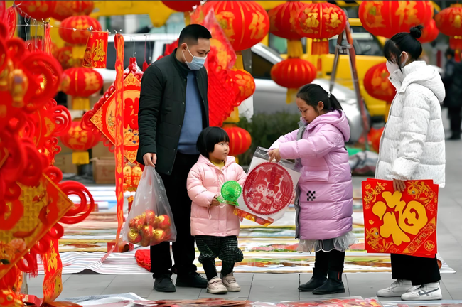 Về thăm họ hàng dịp Tết, tôi nhận ra 3 kiểu tư duy cổ hủ sau sẽ kìm hãm cuộc đời đứa trẻ- Ảnh 1.