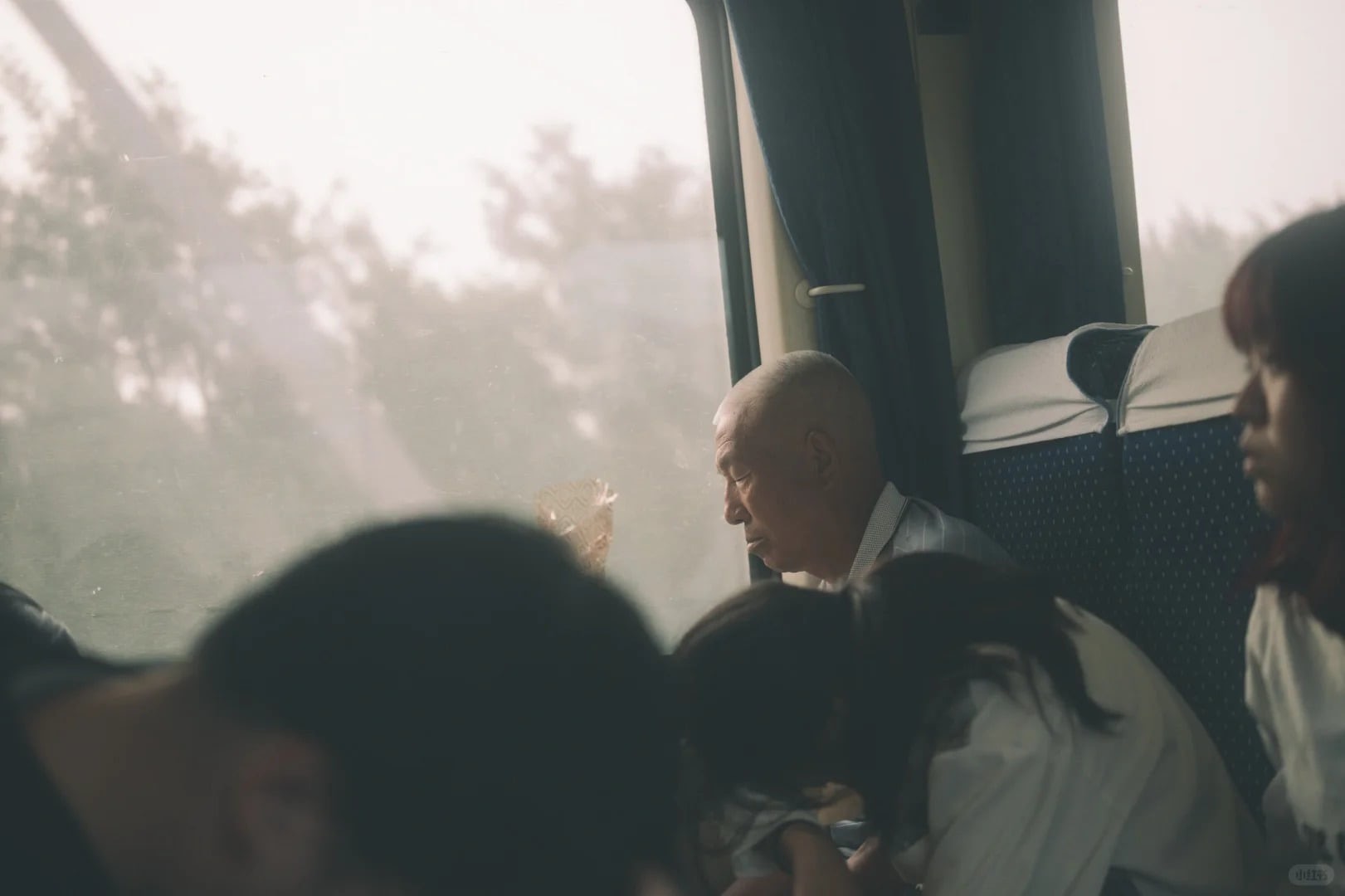 Bí mật của người đàn ông cạo trọc và cô gái trẻ tình cờ gặp trên chuyến tàu đêm khiến tôi không thể chợp mắt suốt 600km- Ảnh 2.