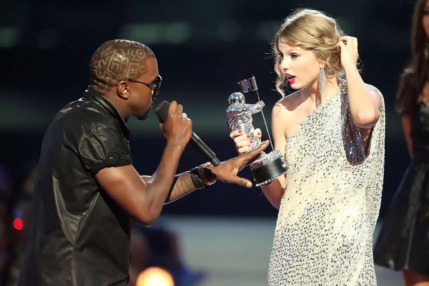 Sốc: Kanye West Sốc: Kanye West