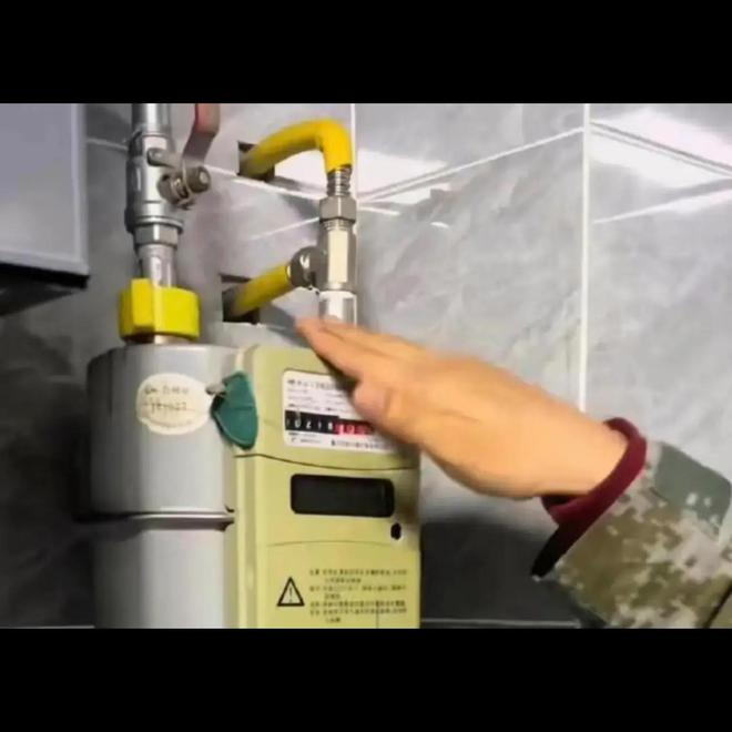 Không ở nhà nhưng hóa đơn gas vẫn tăng vùn vụt, gia chủ tức giận phản ánh, chủ công ty gas: "Do đồng hồ thông minh"- Ảnh 1.