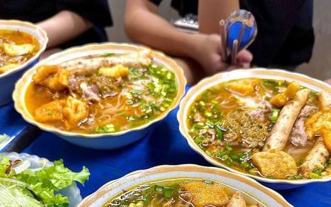 Chủ quán bún riêu bị tố bán 400k/bát buồn bã, hàng xóm động viên: “Lần sau rút kinh nghiệm, “quả đùa” này giá quá đắt!”- Ảnh 6. Chủ quán bún riêu bị tố bán 400k/bát buồn bã, hàng xóm động viên: “Lần sau rút kinh nghiệm, “quả đùa” này giá quá đắt!”- Ảnh 6.