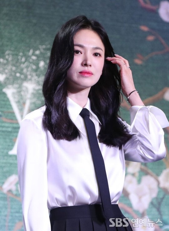Bức ảnh khiến Song Hye Kyo bị cả MXH tấn công- Ảnh 2. Bức ảnh khiến Song Hye Kyo bị cả MXH tấn công- Ảnh 2.