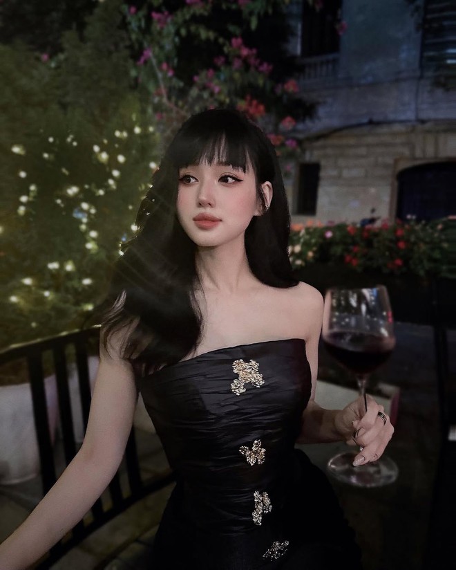 Các cựu hot girl tuổi Tỵ hiện tại: Visual “đóng băng thời gian”, style sang chuẩn phú bà- Ảnh 9. Các cựu hot girl tuổi Tỵ hiện tại: Visual “đóng băng thời gian”, style sang chuẩn phú bà- Ảnh 9.