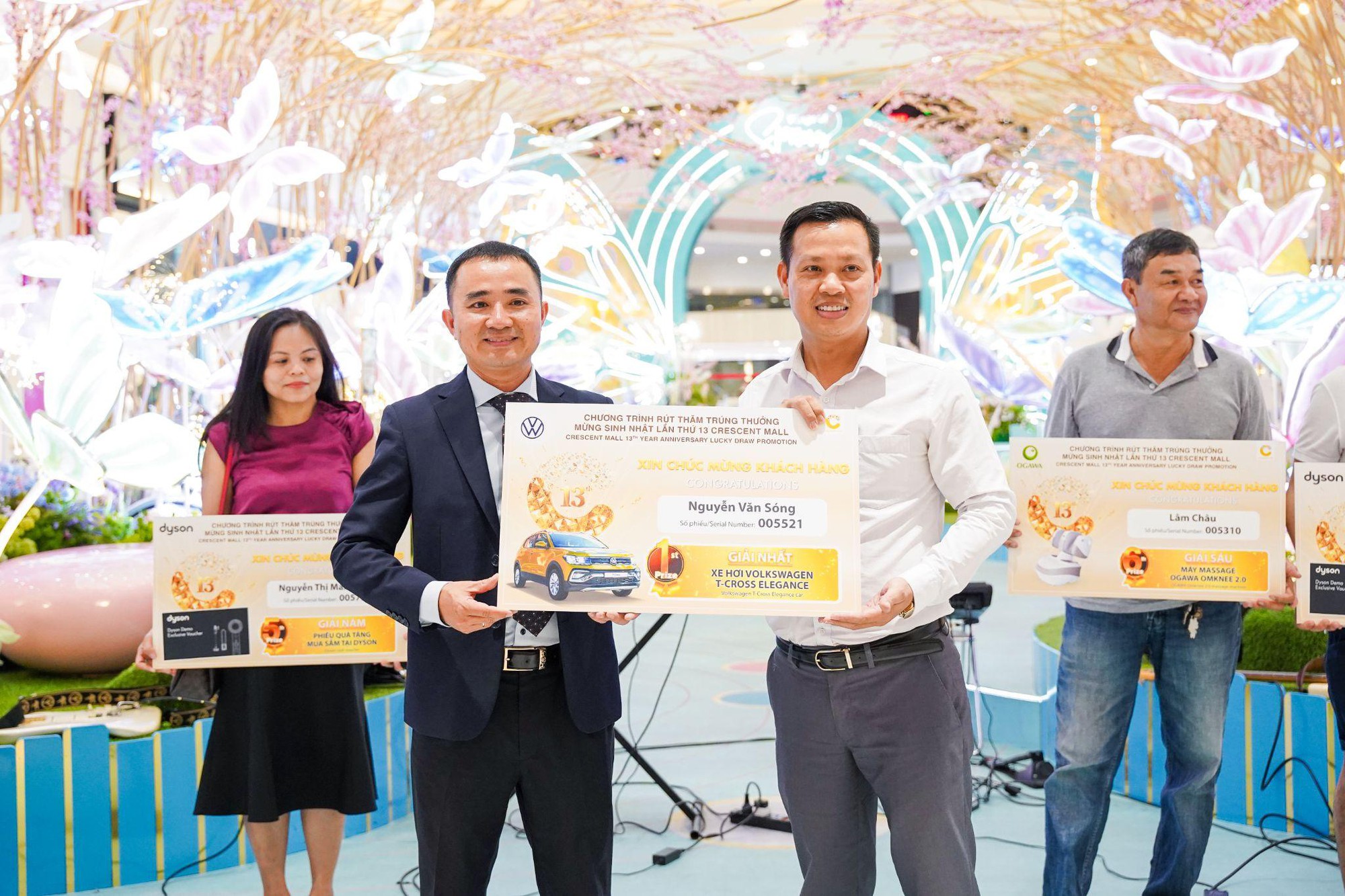 Crescent Mall trao tặng xe hơi Volkswagen nhân dịp sinh nhật lần thứ 13- Ảnh 2.