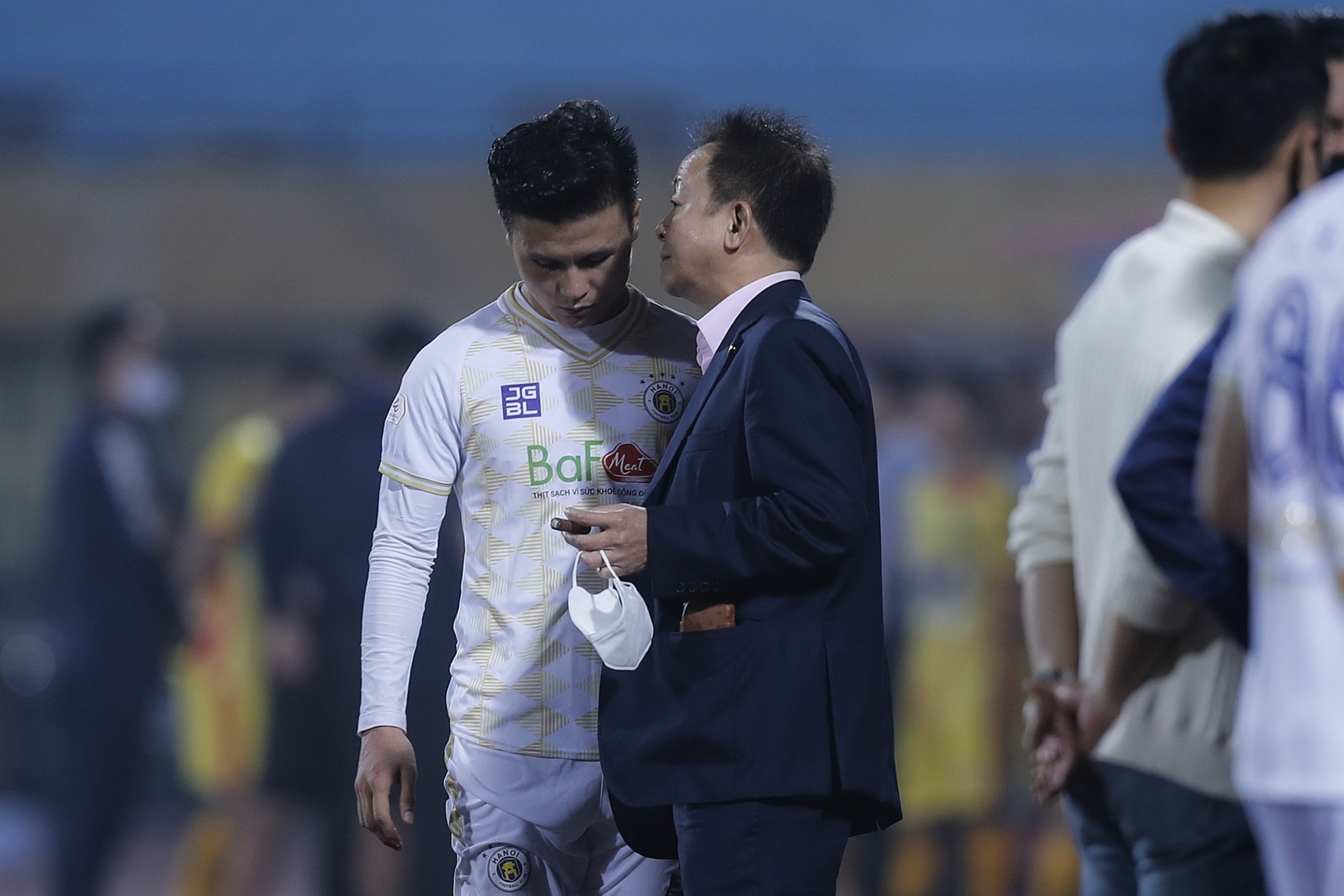 Những nỗi đau thầm k&iacute;n của bầu Hiển & nước cờ cao tay tốn 18 tỷ đồng- Ảnh 2.