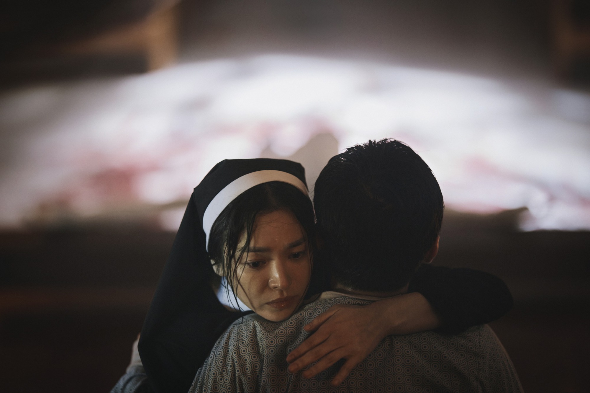 Dark Nuns: Song Hye Kyo chạm tới đỉnh cao của nhan sắc và diễn xuất- Ảnh 7.