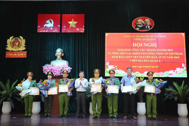 Công an thu giữ gì khi khám x…