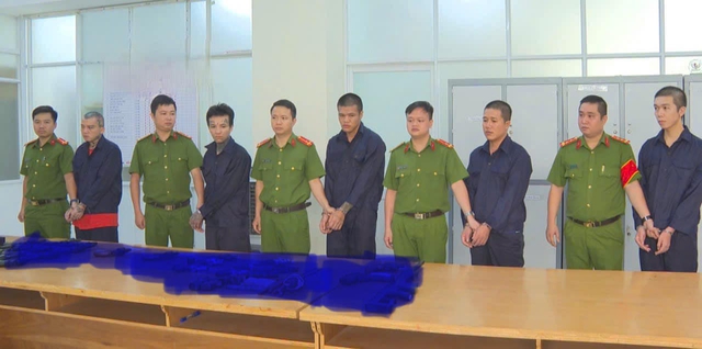 C&ocirc;ng an thu giữ g&igrave; khi kh&aacute;m x&eacute;t khẩn cấp căn chung cư của "&ocirc;ng tr&ugrave;m" L&ecirc; Nguy&ecirc;n Hạnh?- Ảnh 3.