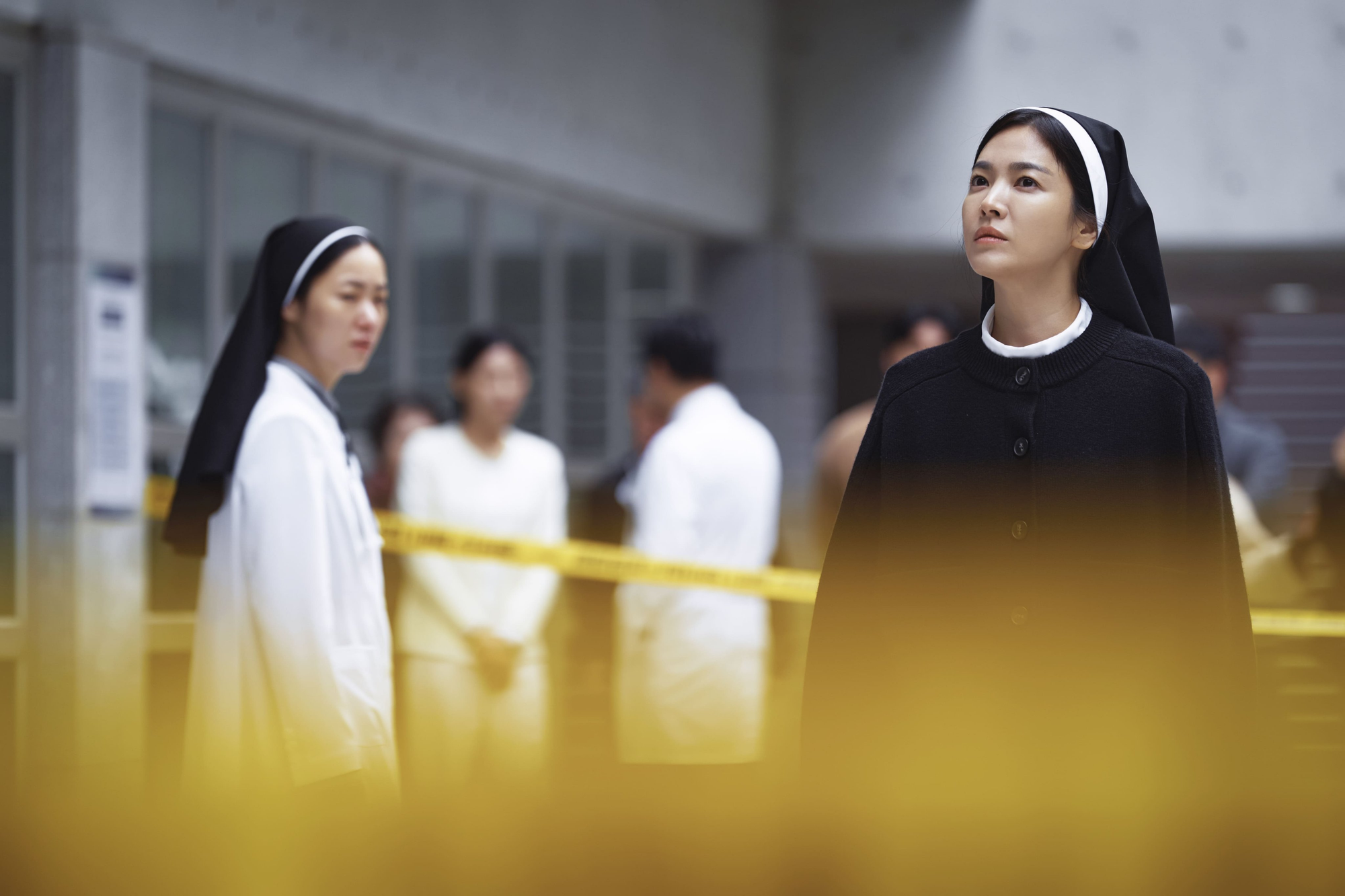 Dark Nuns: Song Hye Kyo chạm tới đỉnh cao của nhan sắc và diễn xuất- Ảnh 2.